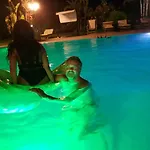 Depandance Con Piscina E Jacuzzi بيت للعطل
