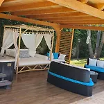 Depandance Con Piscina E Jacuzzi 펜션 *