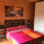 Depandance Con Piscina E Jacuzzi بيت للعطل *