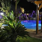 펜션 Depandance Con Piscina E Jacuzzi 폰타네비안체