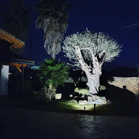 Casa vacanze Depandance Con Piscina E Jacuzzi Fontane Bianche