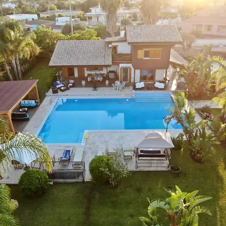 Depandance Con Piscina E Jacuzzi Fontane Bianche