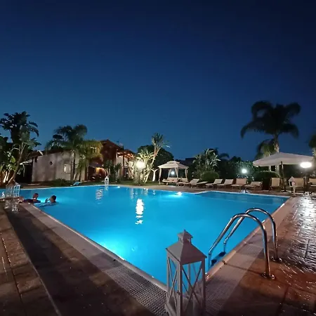 Depandance Con Piscina E Jacuzzi Fontane Bianche