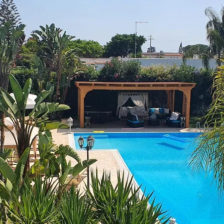 Casa vacanze Depandance Con Piscina E Jacuzzi Fontane Bianche
