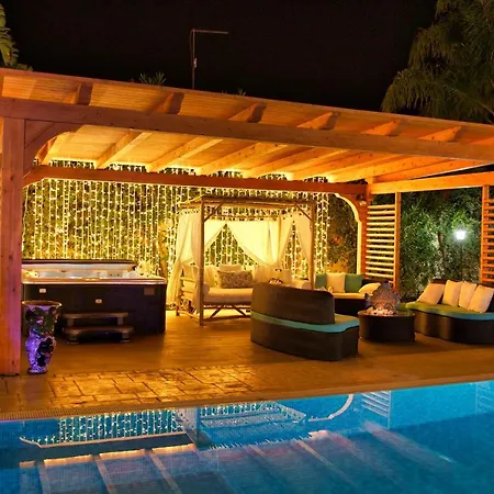 بيت للعطل Depandance Con Piscina E Jacuzzi *