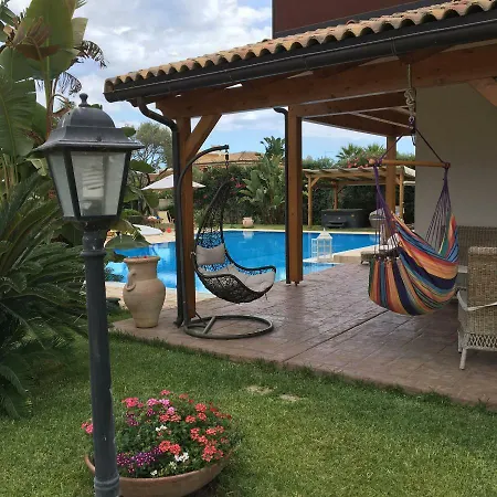 בית נופש Depandance Con Piscina E Jacuzzi *