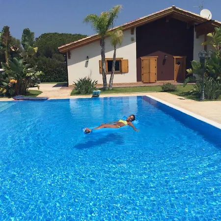 Depandance Con Piscina E Jacuzzi בית נופש *