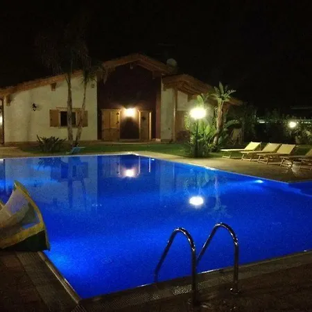 Depandance Con Piscina E Jacuzzi Fontane Bianche