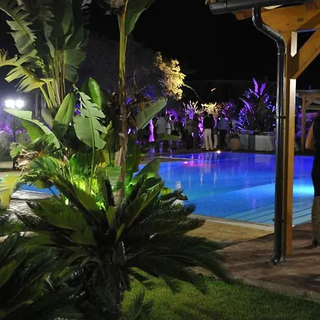 Casa vacanze Depandance Con Piscina E Jacuzzi Fontane Bianche