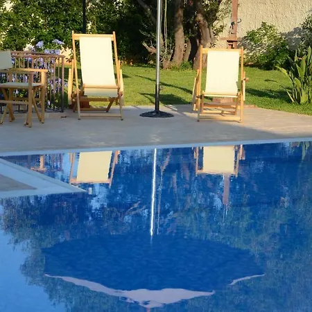 בית נופש Depandance Con Piscina E Jacuzzi