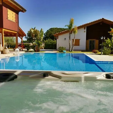 בית נופש Depandance Con Piscina E Jacuzzi