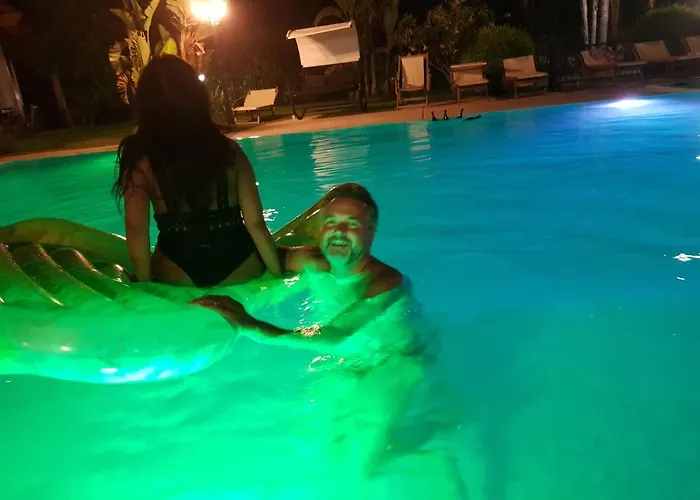 Depandance Con Piscina E Jacuzzi 度假居