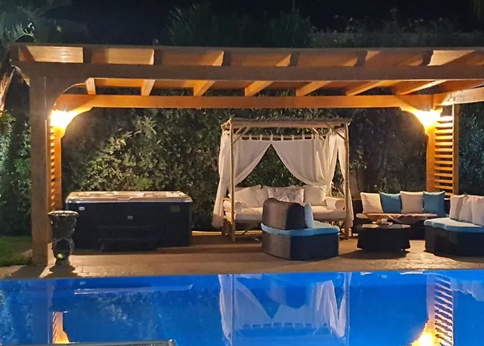 Depandance Con Piscina E Jacuzzi 冯塔尼比安奇