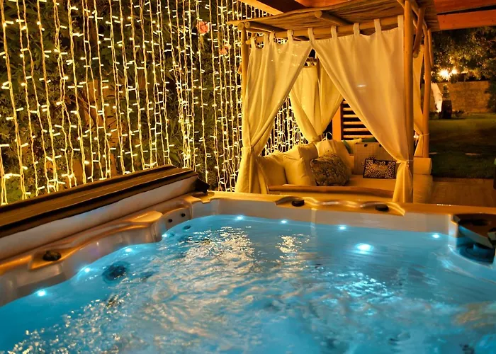 Depandance Con Piscina E Jacuzzi 度假居 *