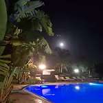 Depandance Con Piscina E Jacuzzi Дом отдыха