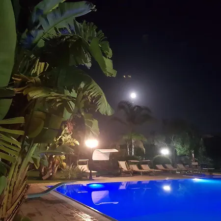 Depandance Con Piscina E Jacuzzi بيت للعطل