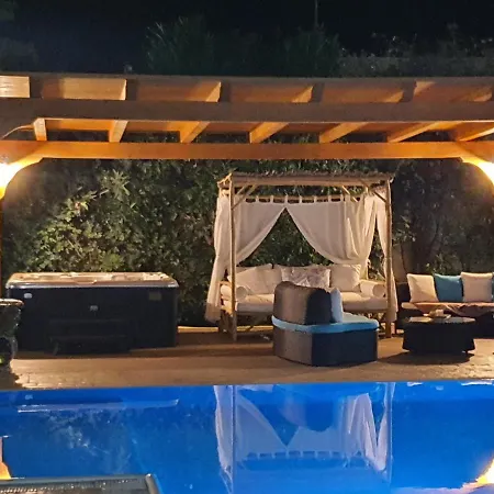 Depandance Con Piscina E Jacuzzi Фонтане-Бьянке