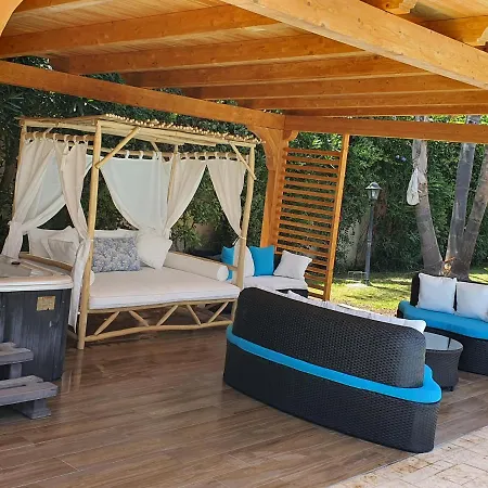Depandance Con Piscina E Jacuzzi بيت للعطل *