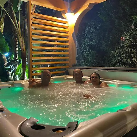 Depandance Con Piscina E Jacuzzi بيت للعطل فونتاني بيانكي