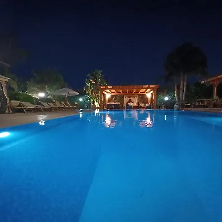 Depandance Con Piscina E Jacuzzi Дом отдыха